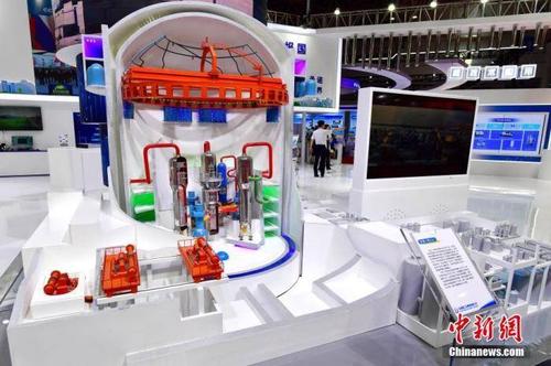 资料图:中国自主研发的三代核电技术"华龙一号"模型. 张斌 摄